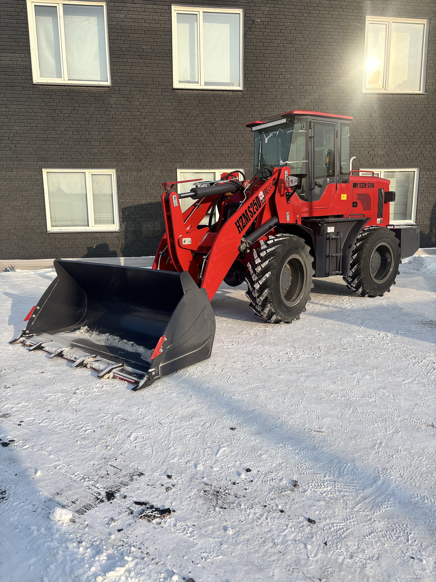 dac7bdf8-4192-4c49-a6f3-b73c448b0d33 HZM S25D — фронтальный погрузчик
